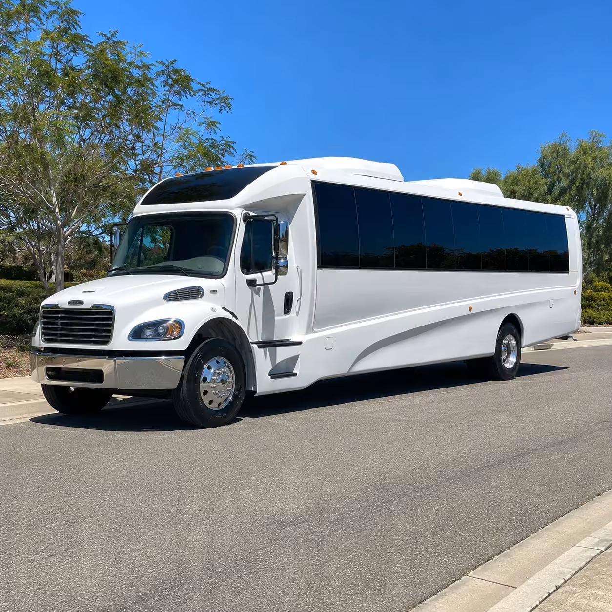 15 35 passenger minibus