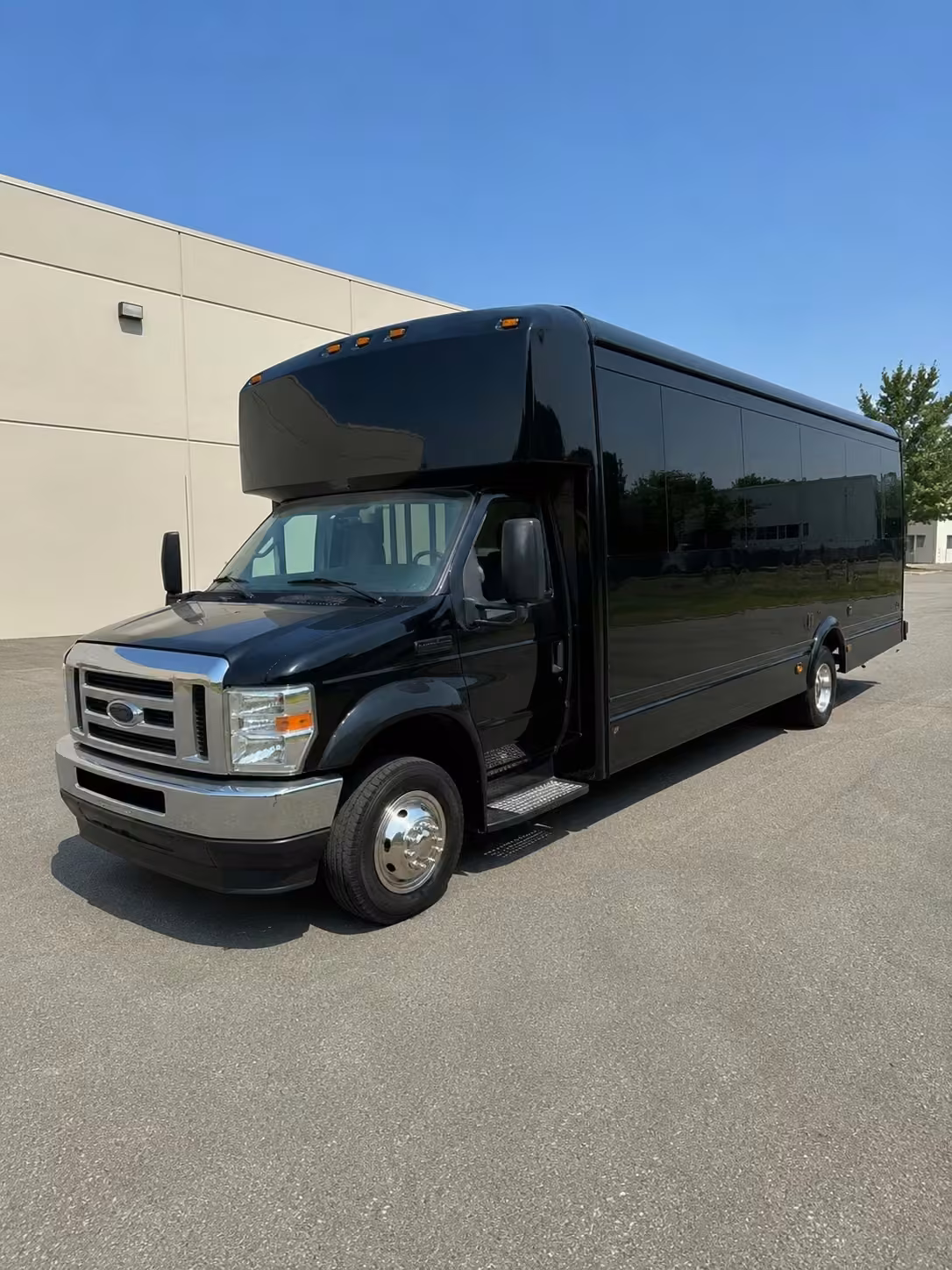 18 passenger party bus